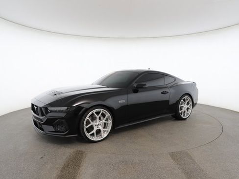 Used 2025 Ford Mustang GT Premium image 3