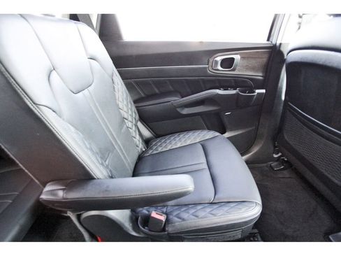Used 2023 Kia Sorento SX Prestige AWD/4WD image 12