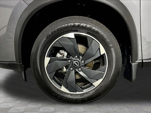Certified 2026 Nissan Rogue SV AWD/4WD image 33