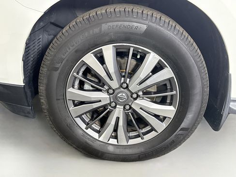 Used 2020 Nissan Pathfinder S image 38