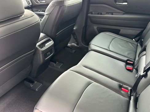 New 2025 Nissan Pathfinder SL image 13