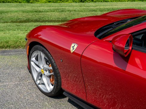 Used 2024 Ferrari Roma Spider RWD image 12