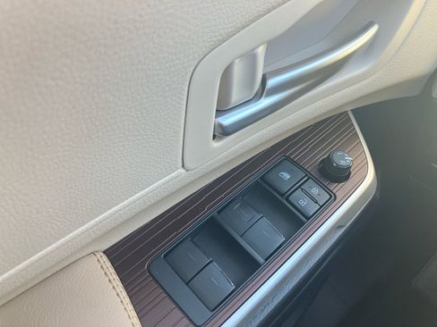 Used 2021 Toyota Sienna XLE image 35