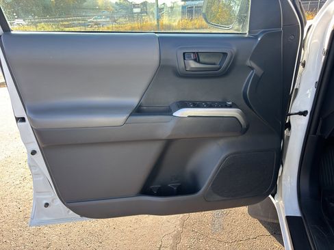 Used 2018 Toyota Tacoma SR5 image 22