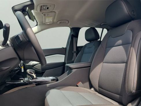 New 2026 Chevrolet Trax LT w/ Midnight Edition FWD image 21