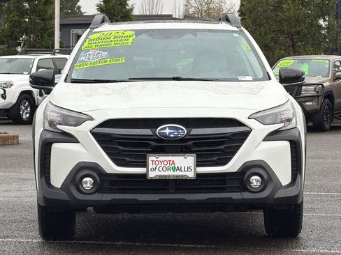 Used 2025 Subaru Outback Premium AWD/4WD image 2