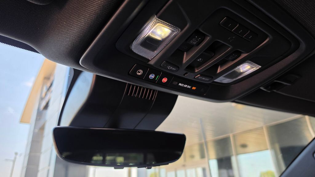Used 2024 Chevrolet Silverado 2500 High Country w/ High Country Premium Package AWD/4WD image 18