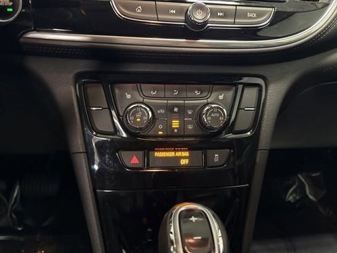 Used 2020 Buick Encore Essence AWD/4WD image 3