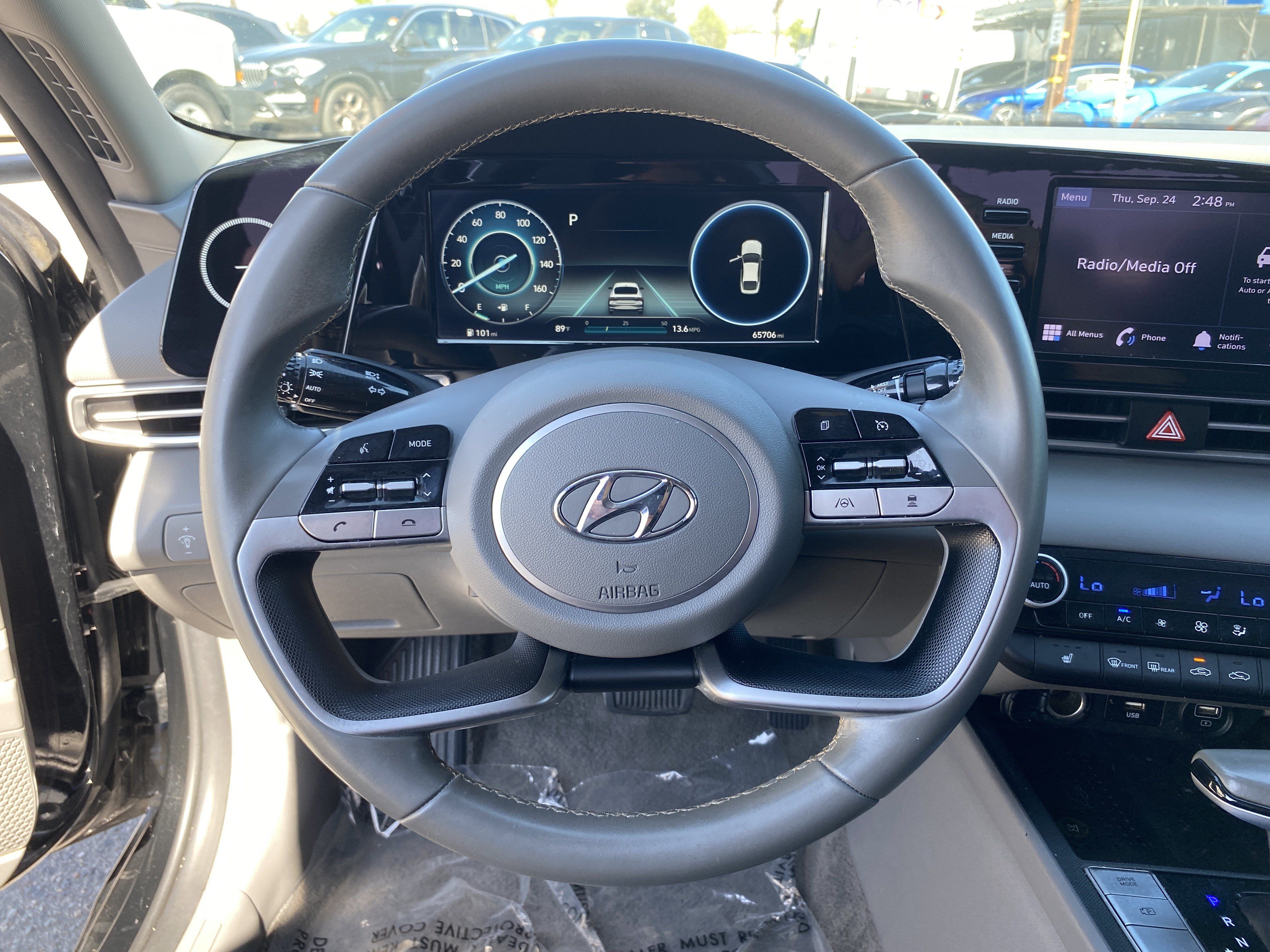 Used 2022 Hyundai Elantra SEL w/ Convenience Package FWD image 11