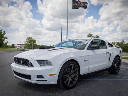 Used 2013 Ford Mustang GT Premium w/ Brembo Brake Pkg RWD image 16