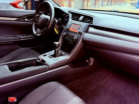 Used 2018 Honda Civic Sport image 12
