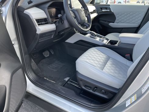 Used 2023 Mitsubishi Outlander SEL image 13