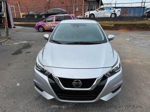 Used 2022 Nissan Versa SV image 2