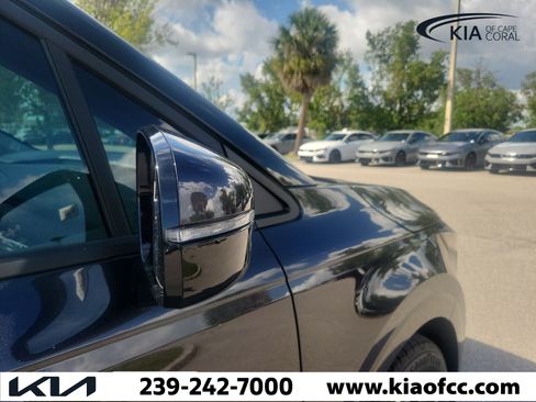 New 2026 Kia Carnival EX FWD image 8
