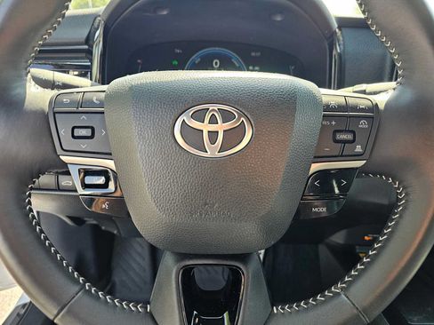 Used 2025 Toyota Camry SE w/ Convenience Package FWD image 22