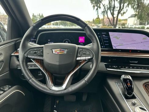 Used 2024 Cadillac Escalade Premium Luxury image 18