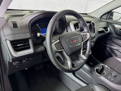 Used 2024 GMC Terrain SLT image 9