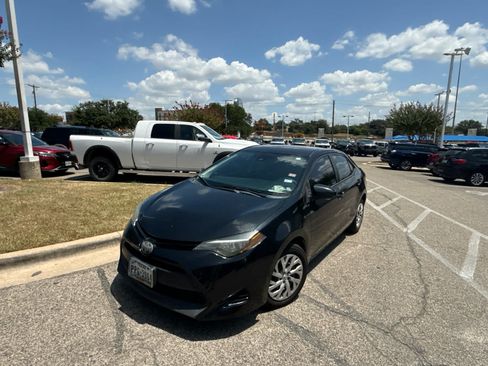 Used 2018 Toyota Corolla LE FWD image 6