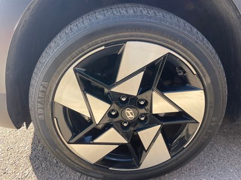 Used 2024 Hyundai Kona Limited image 5