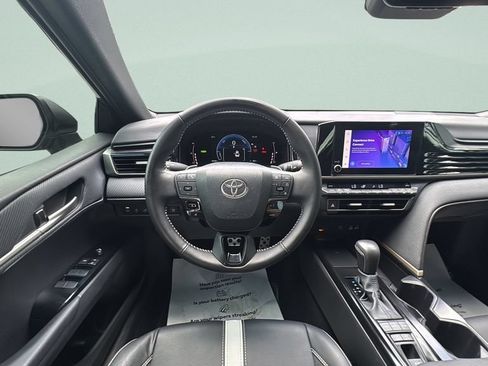 Used 2025 Toyota Camry SE w/ Convenience Package FWD image 12