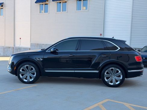 Used 2018 Bentley Bentayga image 4