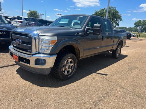 Used 2016 Ford F250 XL w/ XL Appearance Package AWD/4WD image 2