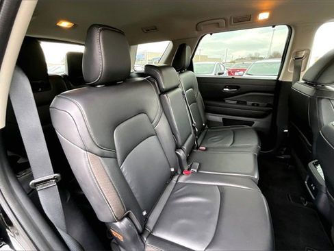 Certified 2025 Nissan Pathfinder SL image 22