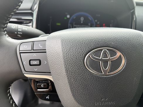 Certified 2025 Toyota Camry SE FWD image 10