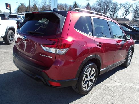 Used 2024 Subaru Forester Premium image 7