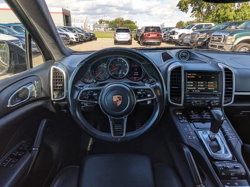 Used 2016 Porsche Cayenne Turbo S image 21