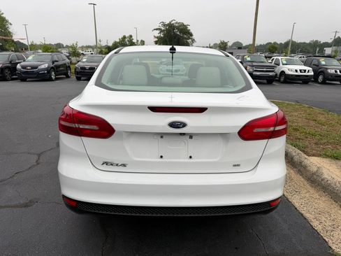 Used 2018 Ford Focus SE FWD image 6