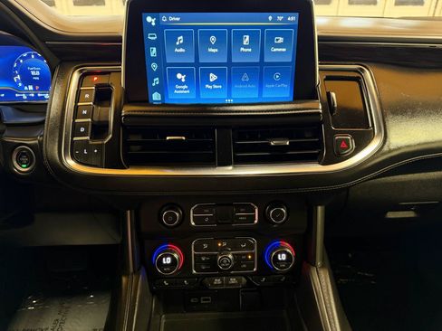 Used 2022 Chevrolet Suburban LT AWD/4WD image 18
