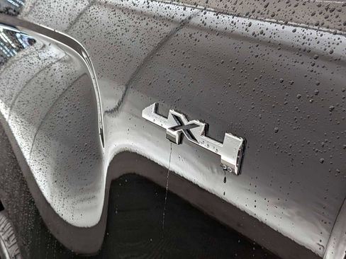 Used 2017 GMC Canyon SLE w/ Nightfall Edition image 12