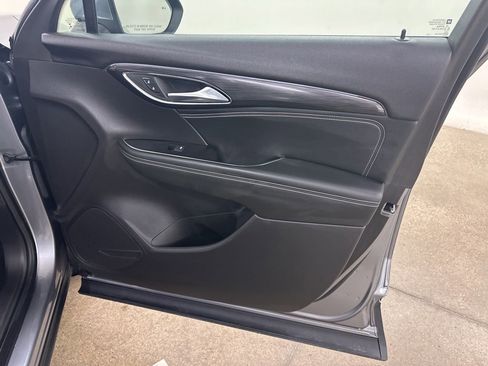 Used 2022 Buick Envision Essence w/ Safety Package image 21