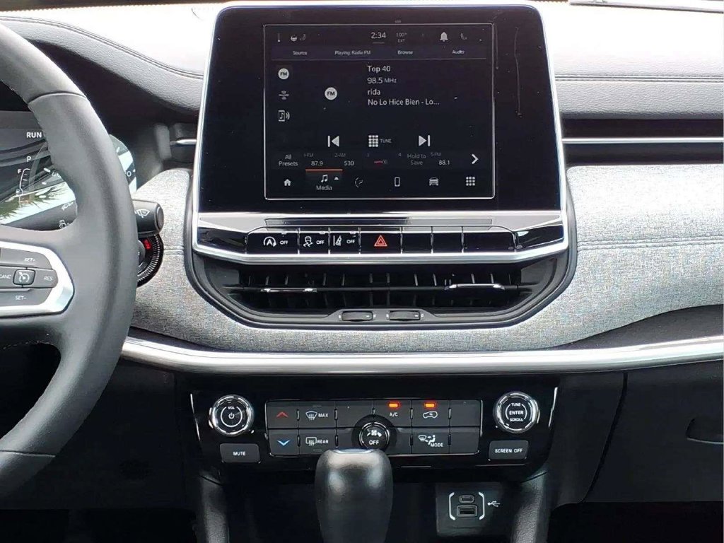 Used 2025 Jeep Compass Latitude AWD/4WD image 15
