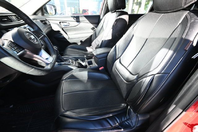 Used 2017 Nissan Rogue SV AWD/4WD image 9