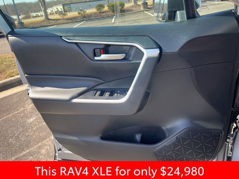 Used 2021 Toyota RAV4 XLE image 15