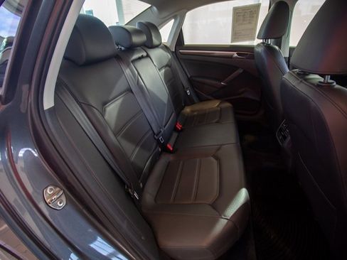 Used 2018 Volkswagen Passat 2.0T SE image 18