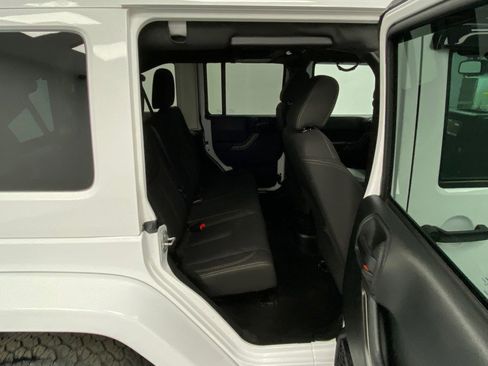 Used 2018 Jeep Wrangler Unlimited Sport AWD/4WD image 31