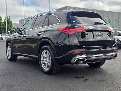 Used 2025 Mercedes-Benz GLC 300 4MATIC image 4