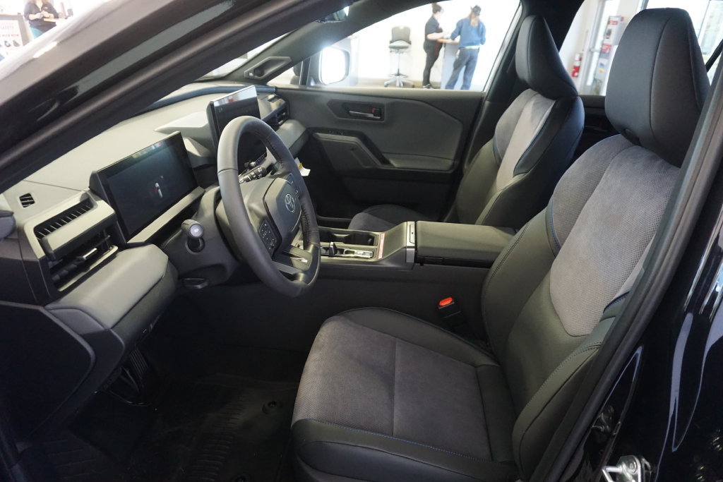 Used 2026 Toyota RAV4 XSE w/ Panoramic Sun Roof Package AWD/4WD image 21