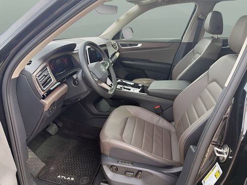 Used 2024 Volkswagen Atlas SEL image 12