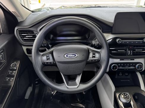 Used 2025 Ford Escape Active AWD/4WD image 16
