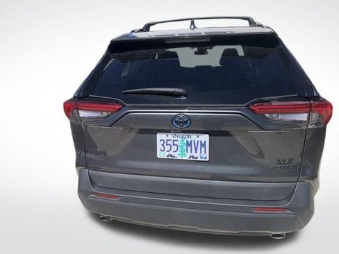 Used 2021 Toyota RAV4 XLE w/ Convenience Package image 8