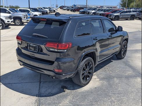 Used 2019 Jeep Grand Cherokee Altitude AWD/4WD image 7