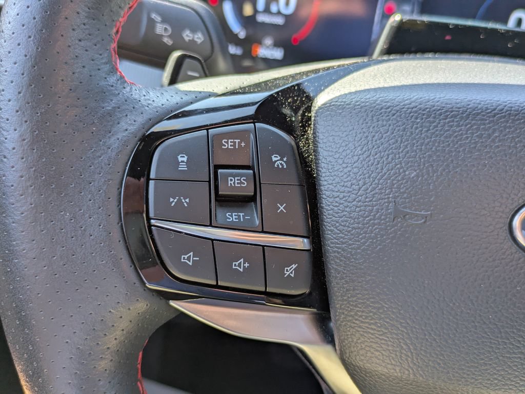 Used 2025 Ford Explorer ST AWD/4WD image 17