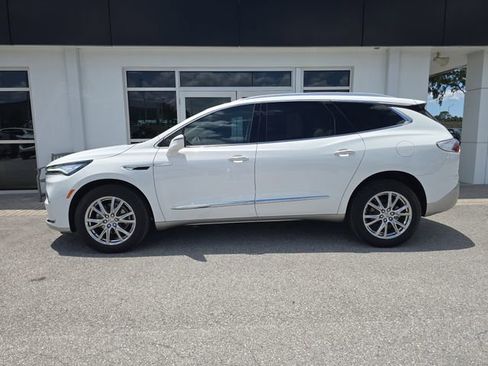Certified 2023 Buick Enclave Essence w/ Experience Buick Package AWD/4WD image 4