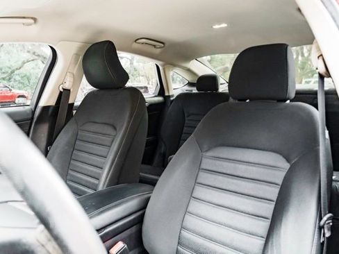 Used 2018 Ford Fusion SE w/ Fusion SE Technology Package image 9