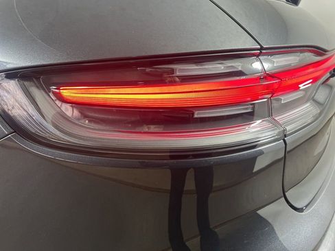 Certified 2025 Porsche Macan image 17