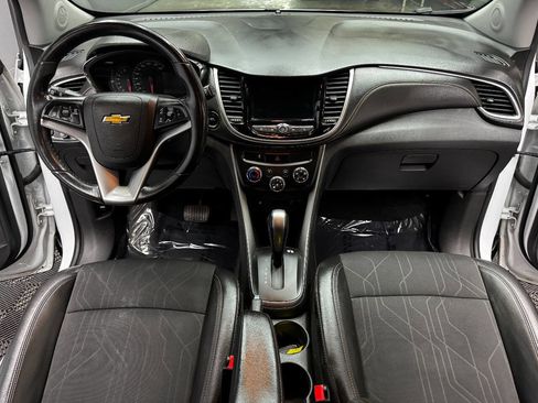 Used 2019 Chevrolet Trax LT w/ LT Convenience Package image 38